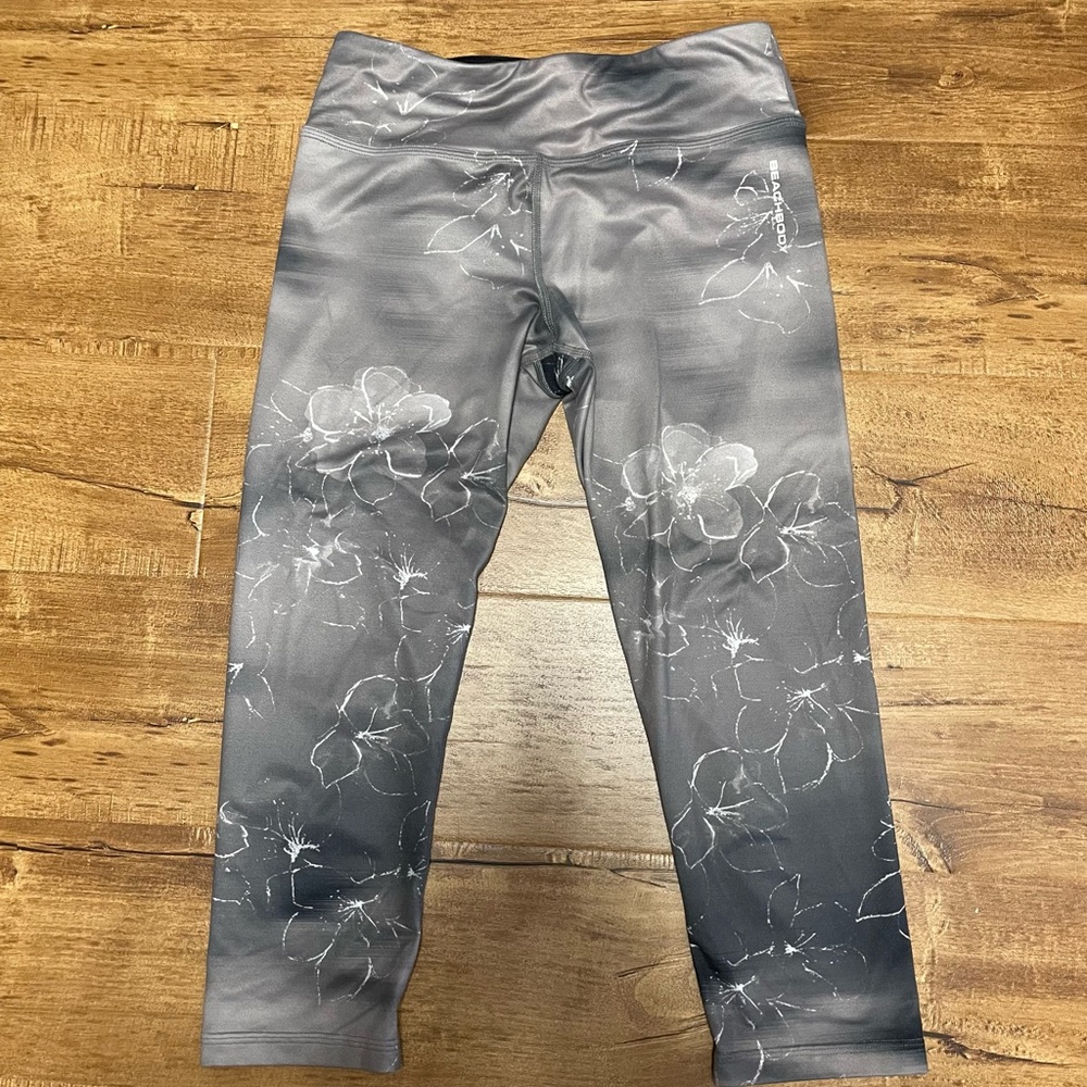 BeachBody Capri Leggings - Small
